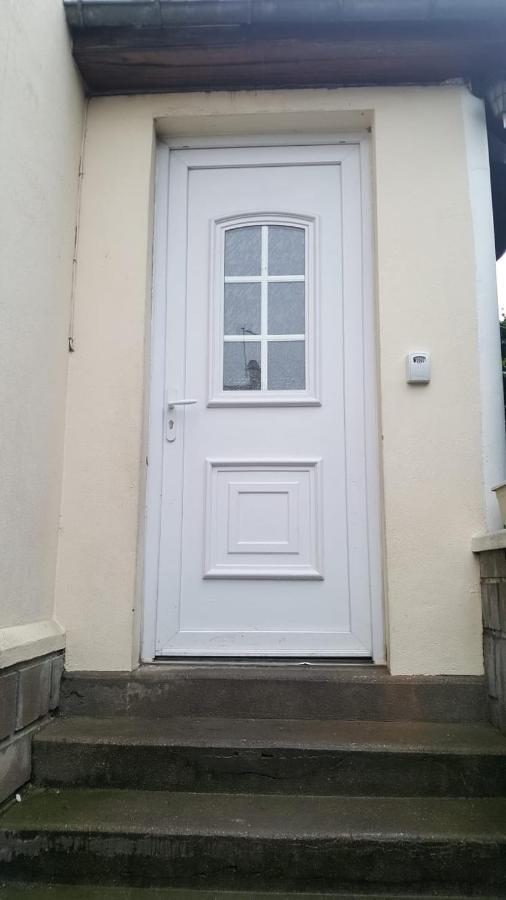 3 Hebergements - Au 1Er Etage 1 Appartement 2 Pieces Et Au 2Eme Etage Un Logement De 2 Chambres Louees Separement Avec Coin Cuisine Et Toilettes A Partager- Dans Pavillon Au Pied Du Rer B A 5 Minutes De Paris Et 30 Mn Stade De France كياشاه المظهر الخارجي الصورة