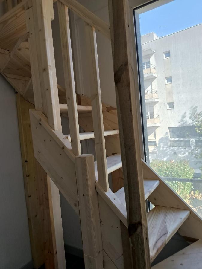 3 Hebergements - Au 1Er Etage 1 Appartement 2 Pieces Et Au 2Eme Etage Un Logement De 2 Chambres Louees Separement Avec Coin Cuisine Et Toilettes A Partager- Dans Pavillon Au Pied Du Rer B A 5 Minutes De Paris Et 30 Mn Stade De France كياشاه المظهر الخارجي الصورة
