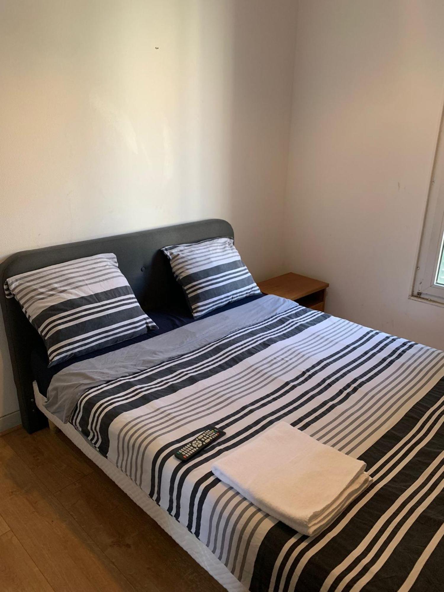 3 Hebergements - Au 1Er Etage 1 Appartement 2 Pieces Et Au 2Eme Etage Un Logement De 2 Chambres Louees Separement Avec Coin Cuisine Et Toilettes A Partager- Dans Pavillon Au Pied Du Rer B A 5 Minutes De Paris Et 30 Mn Stade De France كياشاه المظهر الخارجي الصورة