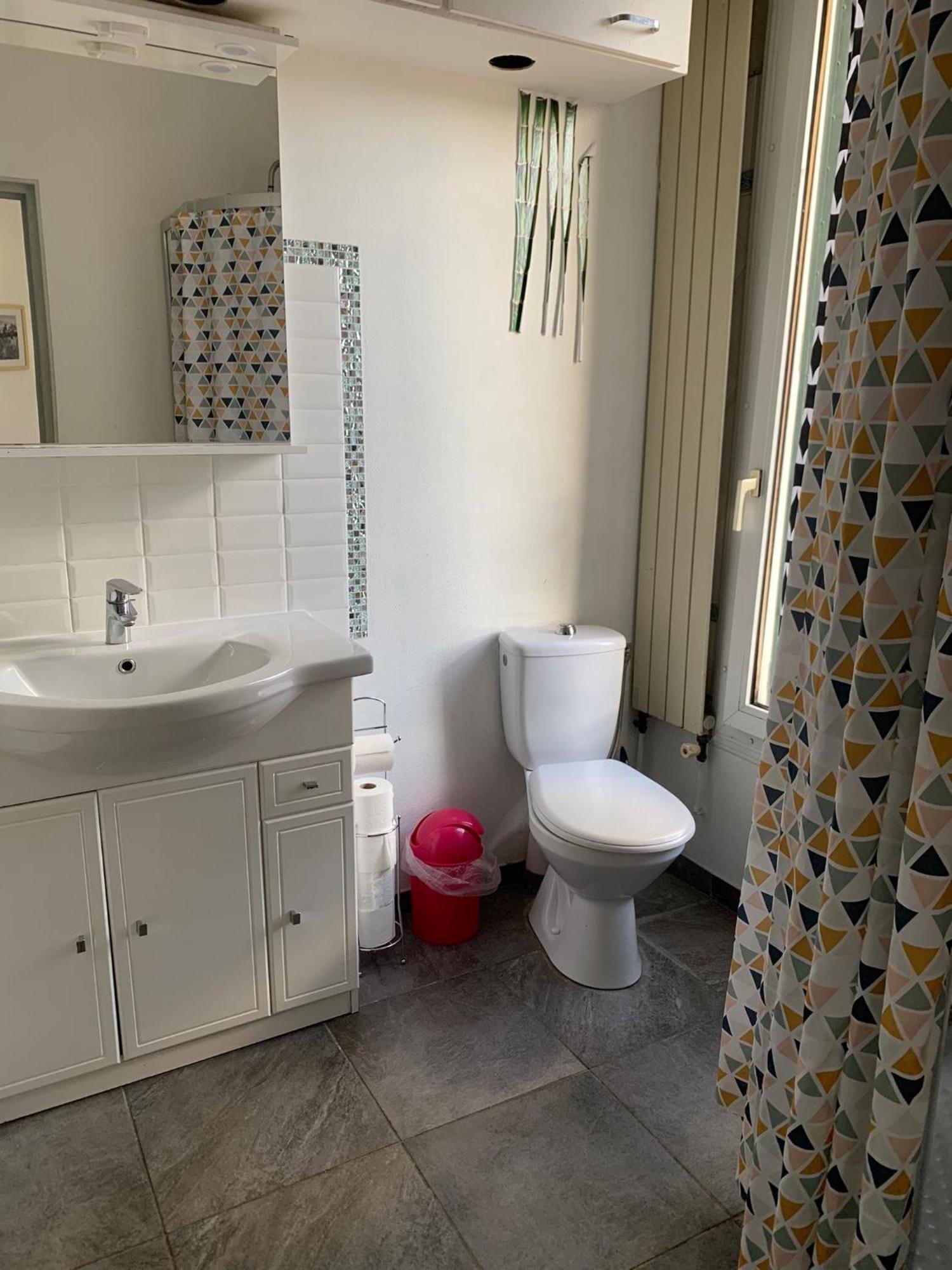 3 Hebergements - Au 1Er Etage 1 Appartement 2 Pieces Et Au 2Eme Etage Un Logement De 2 Chambres Louees Separement Avec Coin Cuisine Et Toilettes A Partager- Dans Pavillon Au Pied Du Rer B A 5 Minutes De Paris Et 30 Mn Stade De France كياشاه المظهر الخارجي الصورة