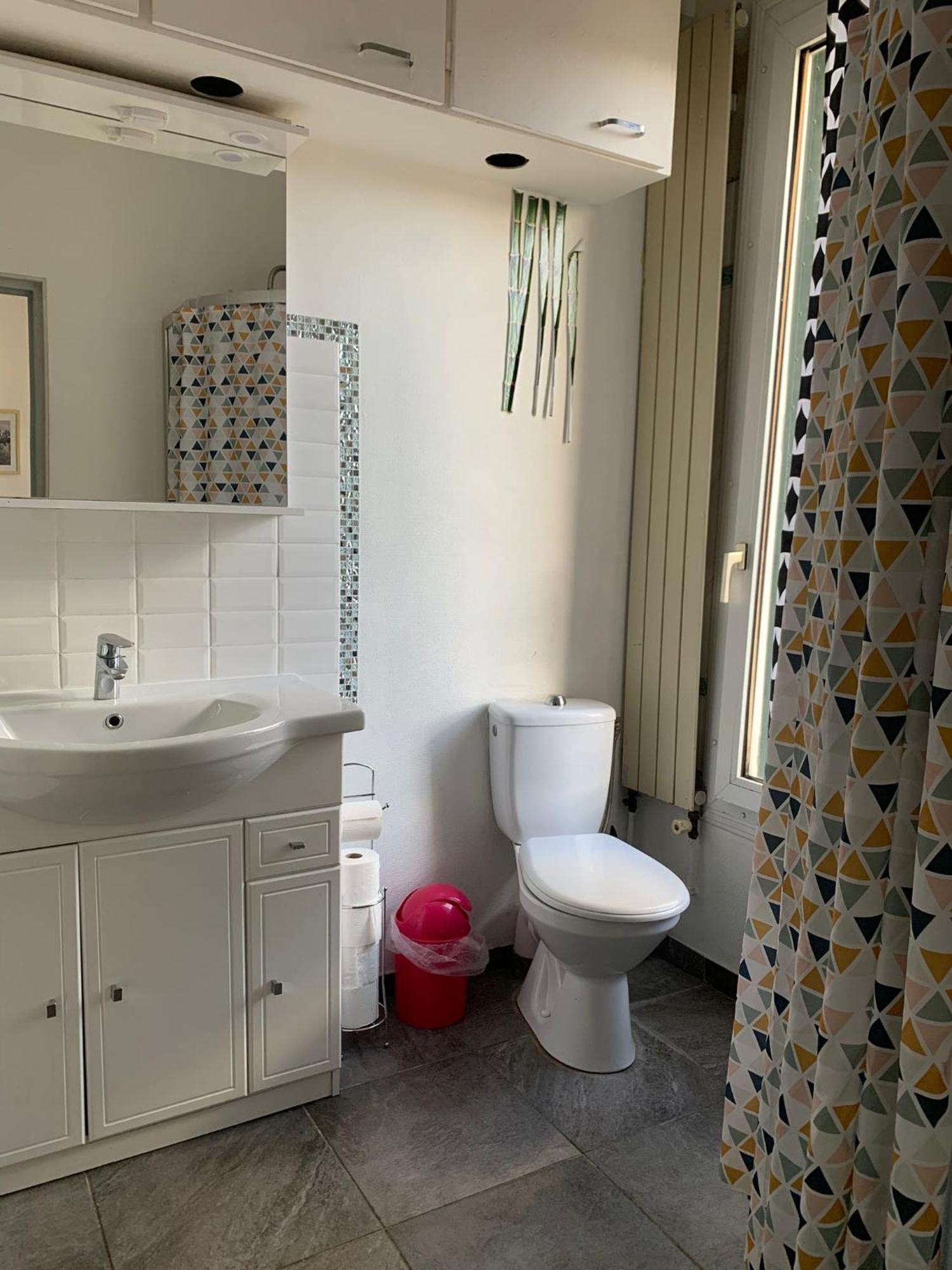 3 Hebergements - Au 1Er Etage 1 Appartement 2 Pieces Et Au 2Eme Etage Un Logement De 2 Chambres Louees Separement Avec Coin Cuisine Et Toilettes A Partager- Dans Pavillon Au Pied Du Rer B A 5 Minutes De Paris Et 30 Mn Stade De France كياشاه المظهر الخارجي الصورة
