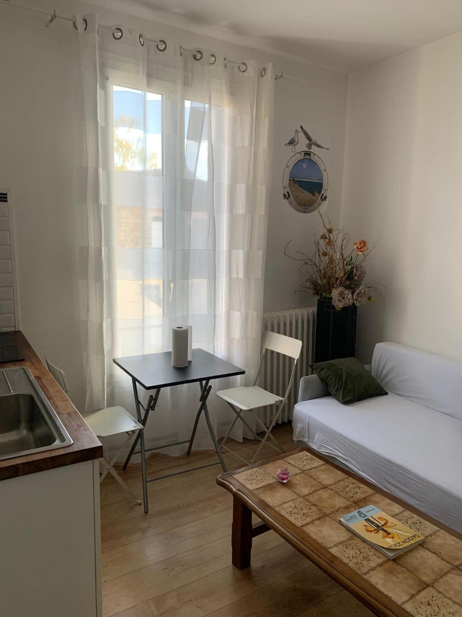 3 Hebergements - Au 1Er Etage 1 Appartement 2 Pieces Et Au 2Eme Etage Un Logement De 2 Chambres Louees Separement Avec Coin Cuisine Et Toilettes A Partager- Dans Pavillon Au Pied Du Rer B A 5 Minutes De Paris Et 30 Mn Stade De France كياشاه المظهر الخارجي الصورة